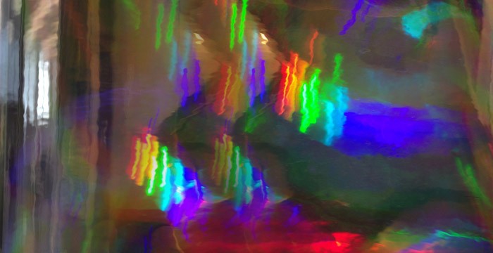 Holographic-Rainbow-700x360